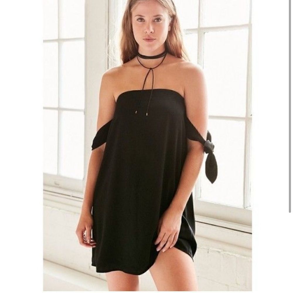 NWT Kimchi Blue Urban Outfitters Off Shoulder Chiffon Mini Dress Medium